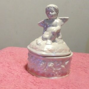 Very cute angel trinket box